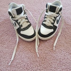 ๐บ Boys Nike Shoes